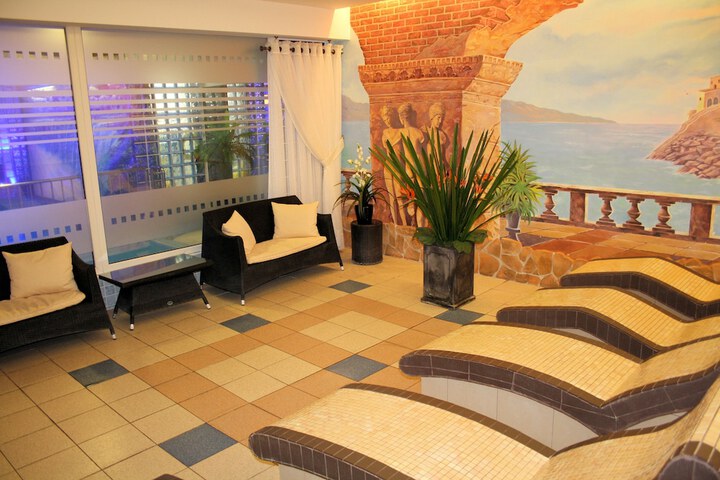 Hotel Pool