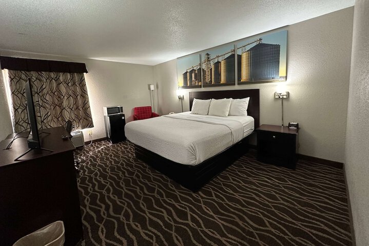 1 King Bed (1 of 5)