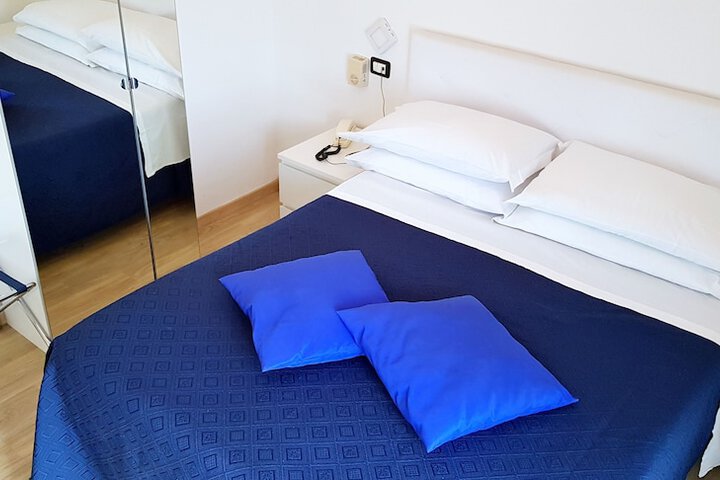 Room 12 of 73