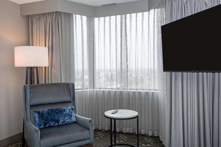 Room 37 of 103