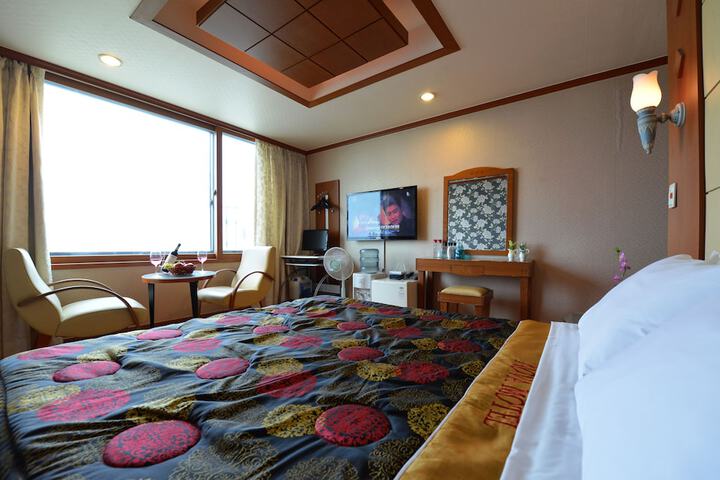 Room 8 of 64