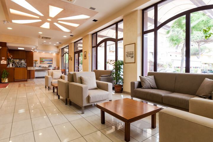 Entrance & Lobby