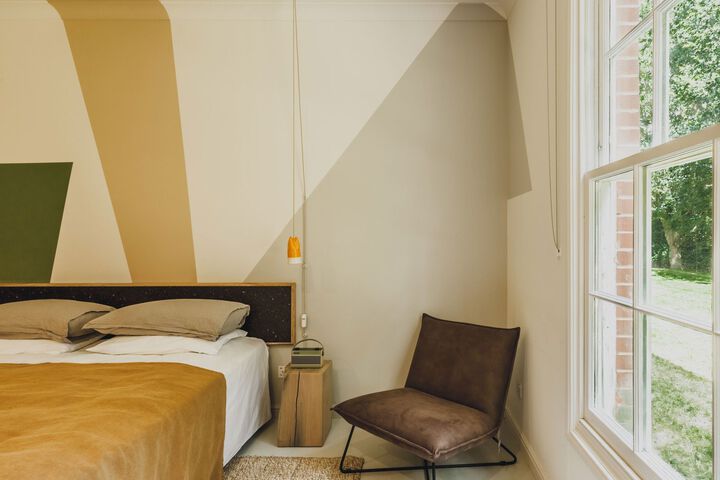 Room 37 of 39