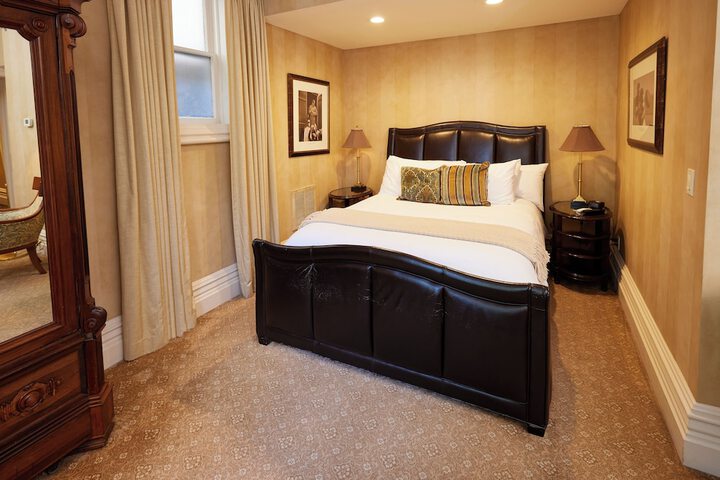 Room 6 of 37