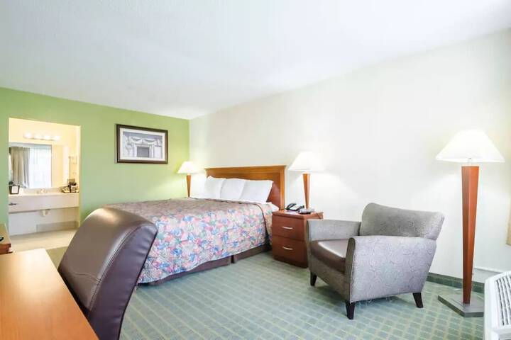 1 King Bed (10 of 14)