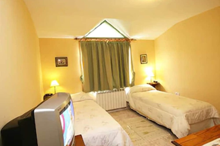 Room 4 of 12
