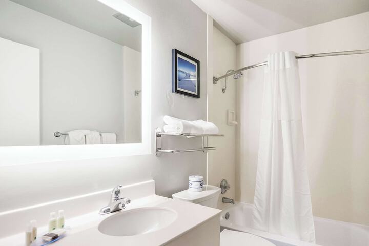 1 King Bed (7 of 13)