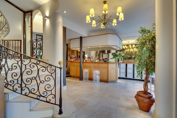 Guest Lobby