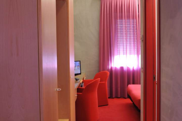 Room 9 of 30