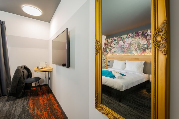 Room 14 of 42