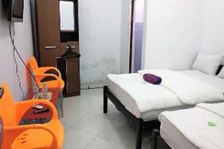 Room 1 of 2