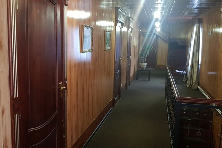 Ballroom/Hall 12 of 13