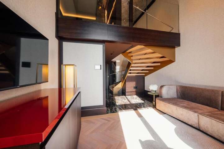 Room 16 of 80
