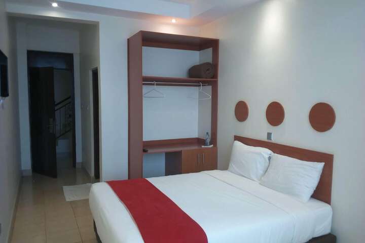 Room 12 of 36