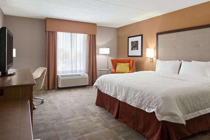 1 King Bed (3 of 9)