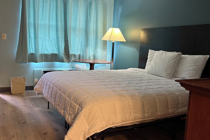 Room 18 of 28