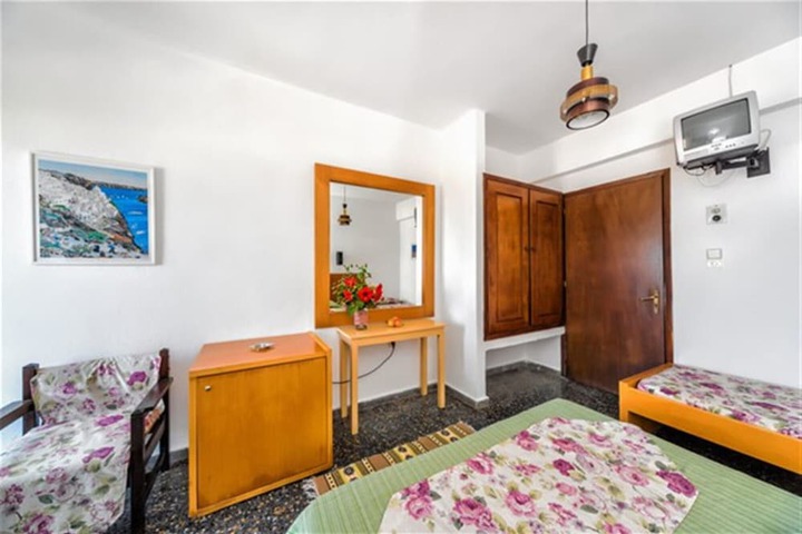 Room 6 of 16
