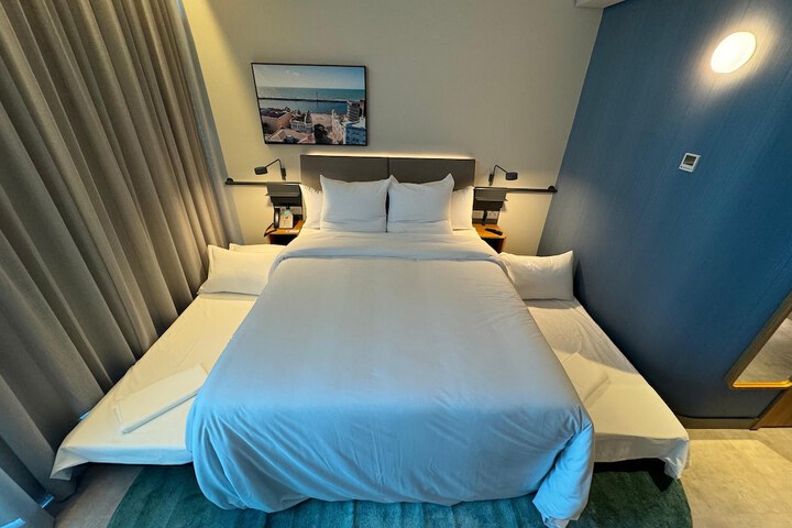 Room 25 of 237
