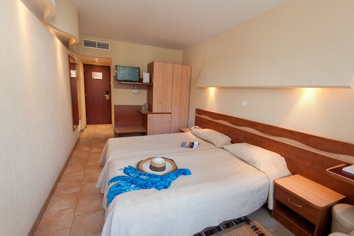 Room 3 of 32