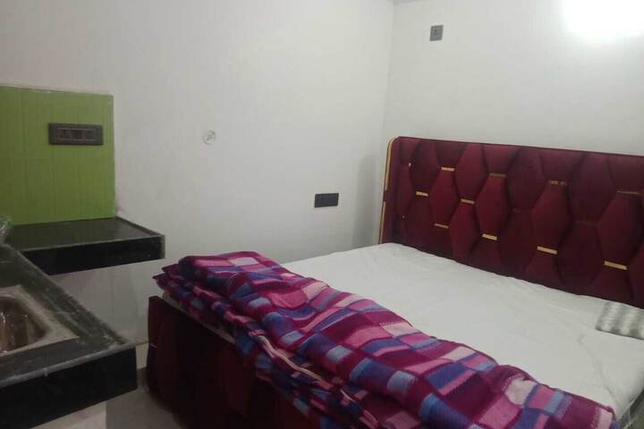 Room 8 of 17