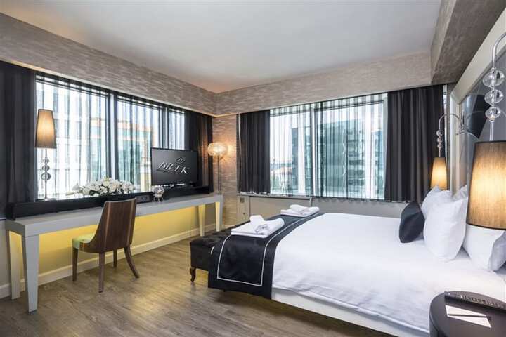 Room 4 of 48