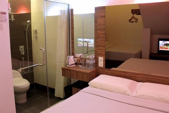 Room 18 of 32