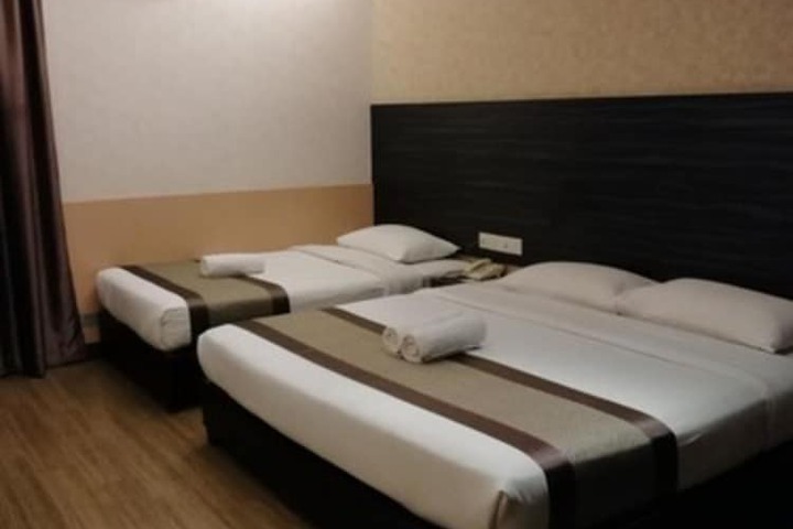 Room 10 of 32