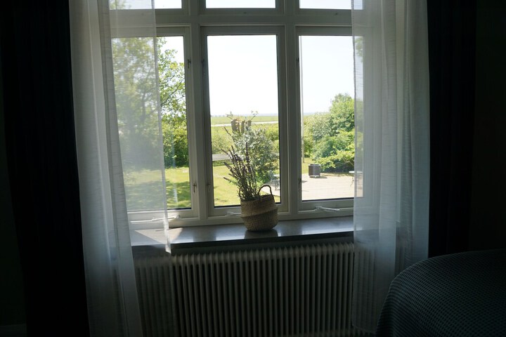 Room 34 of 102