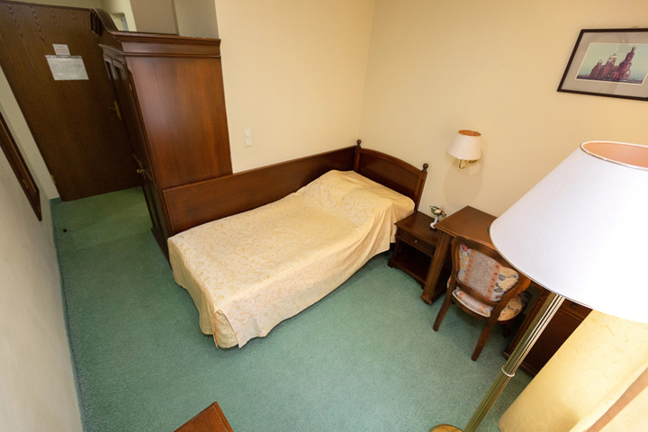 Room 15 of 19