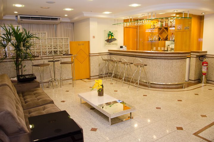 Lounge 69 of 77