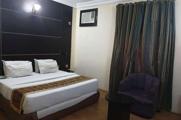 Room 2 of 61