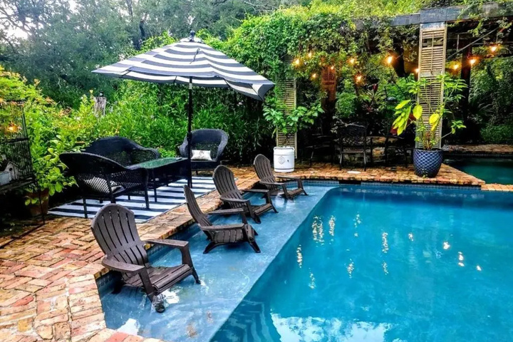 Pool 4 of 7