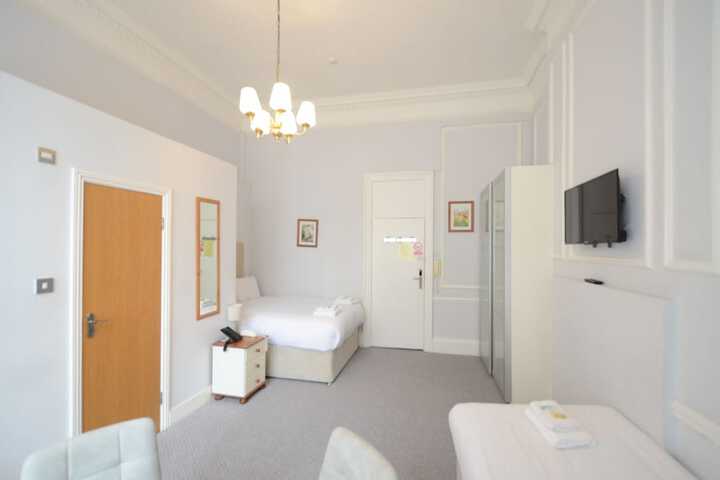 Room 213 of 371