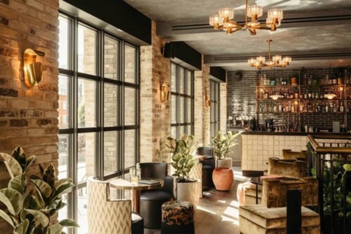 Lobby lounge