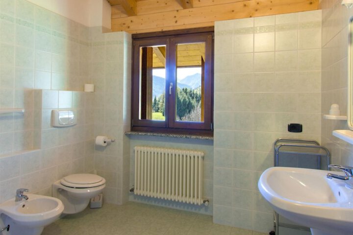 Room 15 of 18