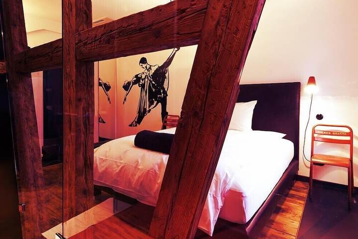 Room 8 of 79