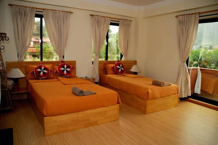 Room 4 of 25