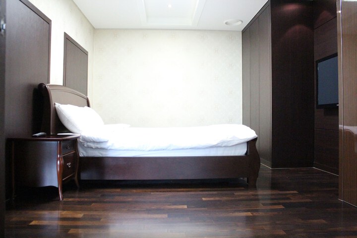 Room 19 of 119