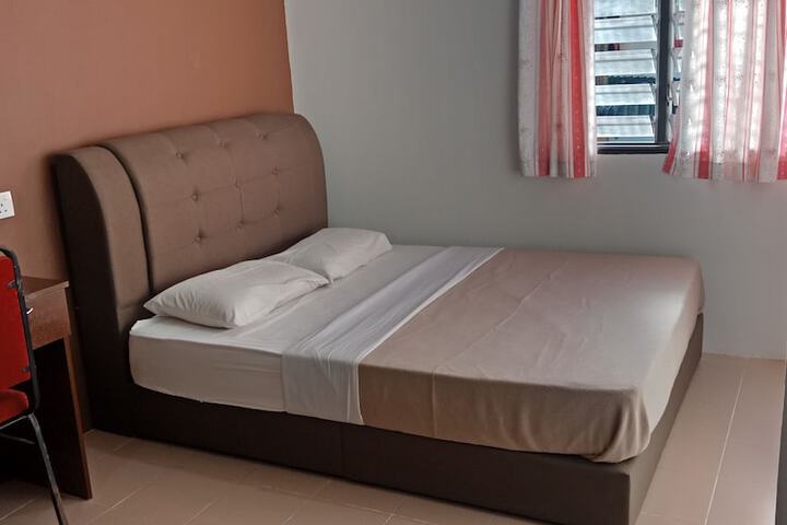 Room 12 of 25