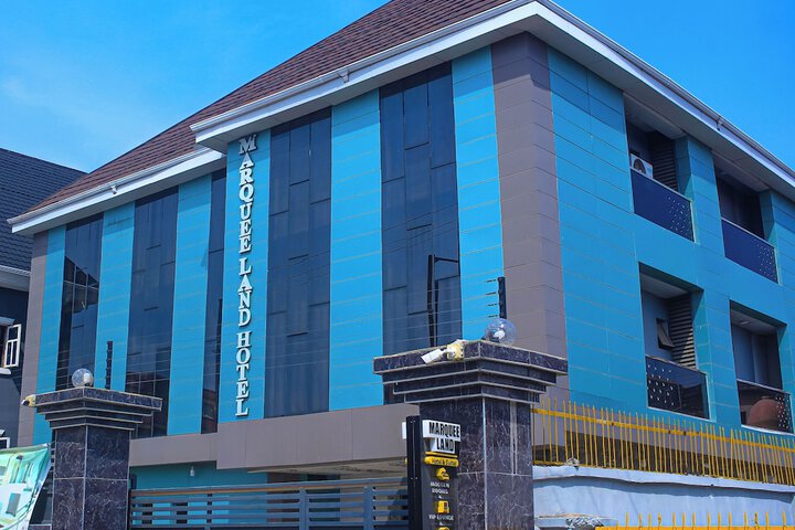 Marqueeland Hotel and suites