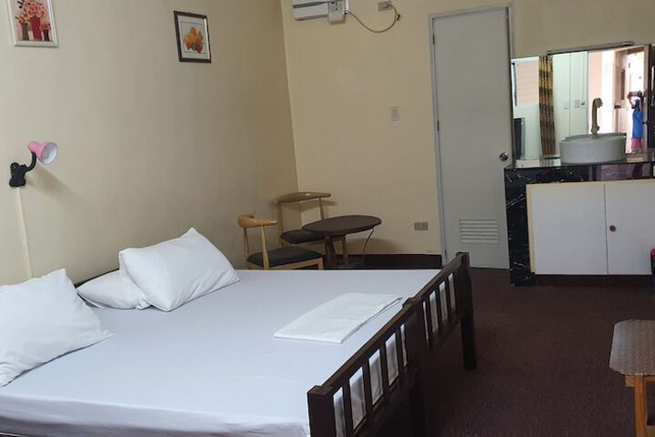 Room 13 of 34