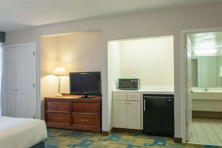 Room 21 of 33