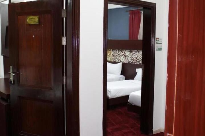 Room 10 of 12
