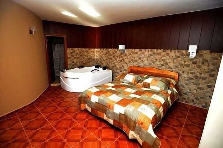 Room 3 of 11