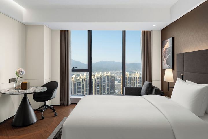 Room 21 of 82