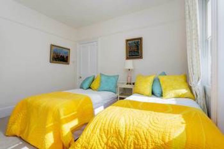 Room 10 of 36