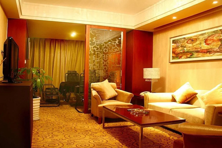 Room 9 of 16