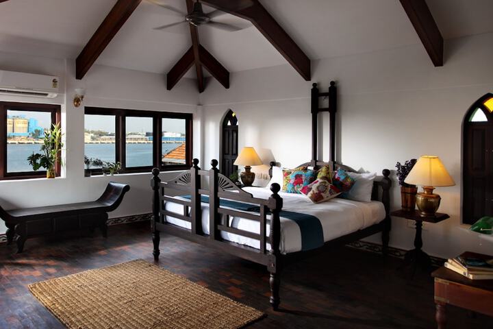 Room 6 of 26