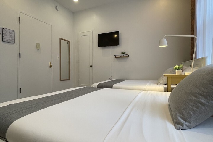 Room 44 of 236
