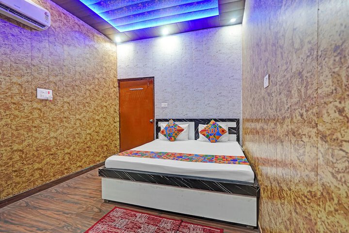 Room 13 of 27